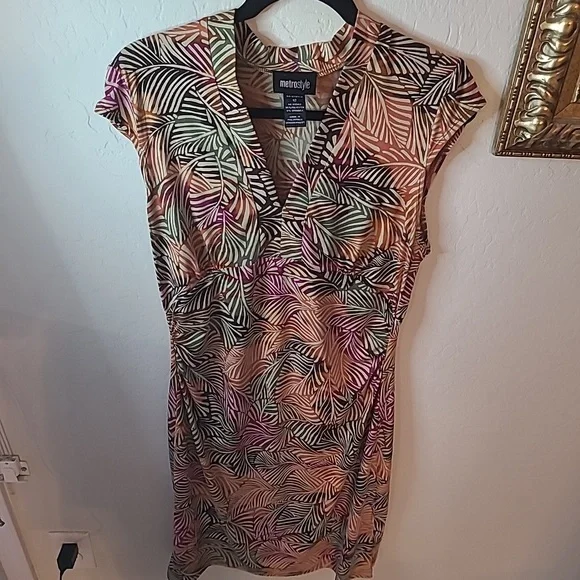 Earth color's leaf print dress. - Picture 1 of 4